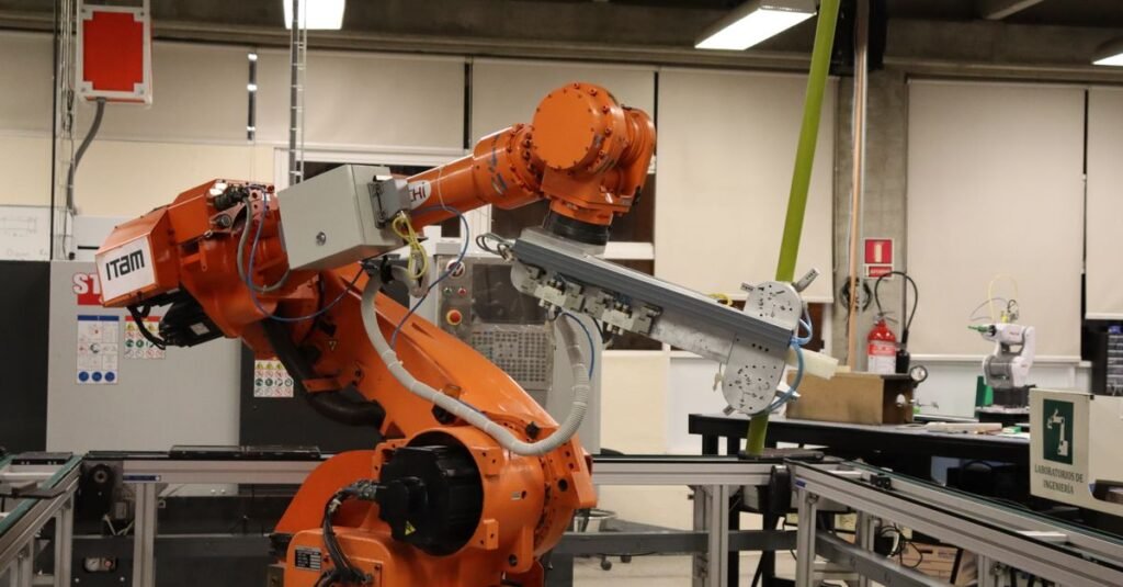 Anthropic Physical Intelligence : la rumeur de rachat qui agite la tech Bras robotique dans un laboratoire, illustrant la rumeur de rachat de Physical Intelligence par Anthropic