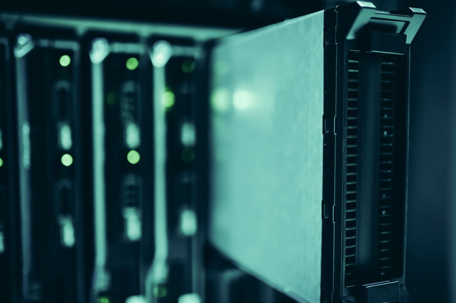 DeepSeek V4 Flash 0731 : l’API repasse en bêta publique, prix cassés Rangées de serveurs dans un centre de données, illustrant l'infrastructure derrière l'API DeepSeek V4 Flash