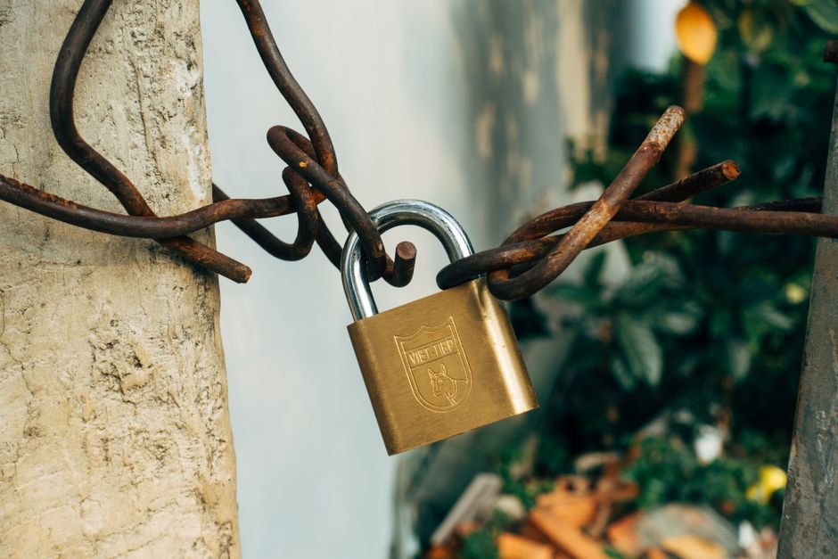 1Password pour Claude : l’IA se connecte sans jamais voir vos mots de passe Cadenas symbolisant la sécurité des identifiants dans l'intégration 1Password pour Claude