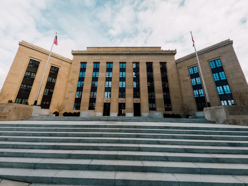 Anthropic : Ben Bernanke rejoint le Long-Term Benefit Trust Façade d'un bâtiment de la Réserve fédérale américaine, symbole de la nomination de Ben Bernanke chez Anthropic