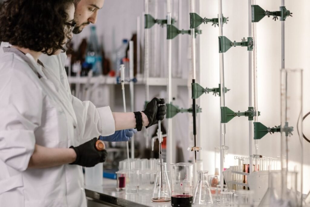 Illustration — Armes biologiques ChatGPT : des instructions obtenues par des utilisateurs, selon le Wall Street Journal