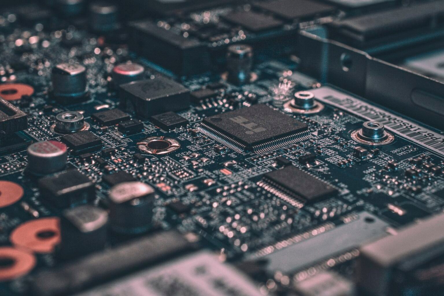 Inkling Small : Thinking Machines sort un MoE open-weights plus efficace Illustration circuit imprimé tech pour Inkling Small