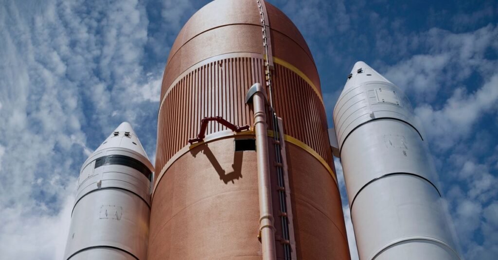 SpaceX vise jusqu’à deux millions de GPU Nvidia Rubin d’ici 2027 Booster de fusée illustrant l'infrastructure aérospatiale de SpaceX et son expansion en calcul IA
