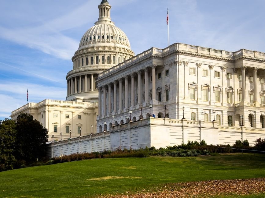 ChatGPT au Congrès : l’IA préférée des élus américains Le Capitole à Washington, siège du Congrès américain