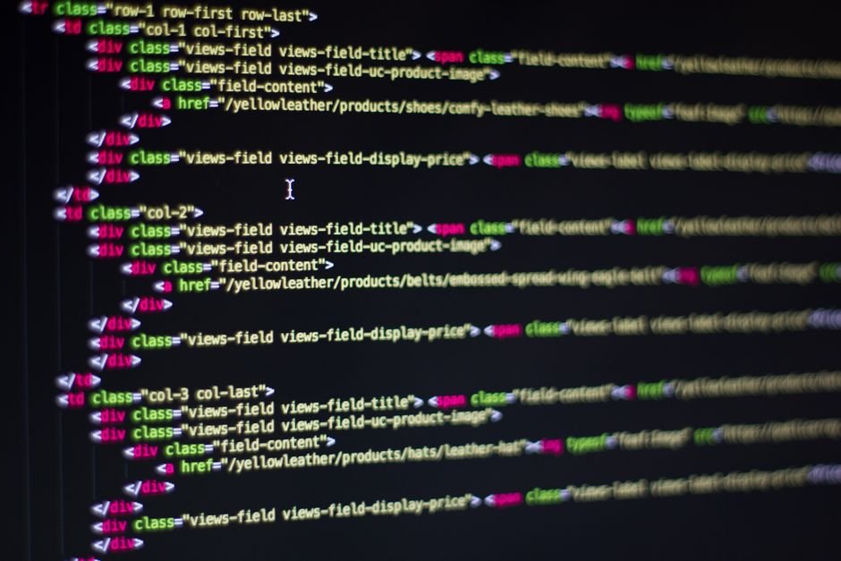 Sam Altman AGI : l’aveu autour du modèle Astra Écran de code affichant du développement logiciel, illustration d'un modèle de recherche IA