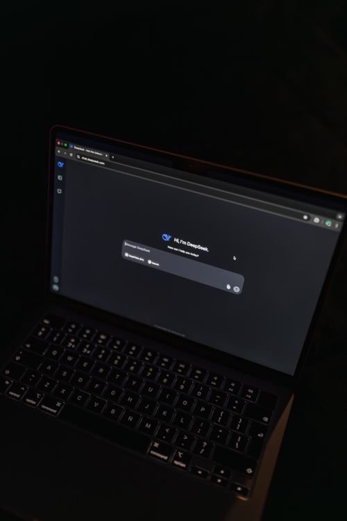 Meta AI débarque sur macOS : partage d’écran, dictée vocale et intégration desktop Interface de l'application desktop Meta AI sur macOS avec partage d'écran et dictée vocale