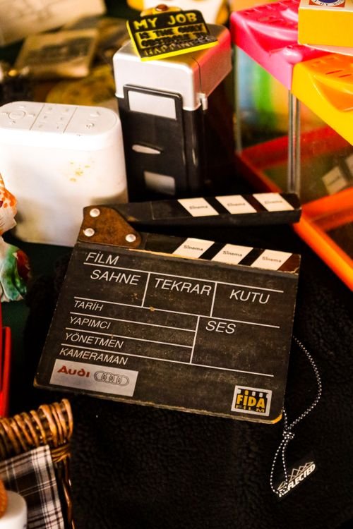 Marché de la vidéo IA : Higgsfield lève 400 M$ à 5,4 milliards après l’échec de Sora Clap de cinéma sur un plateau de tournage