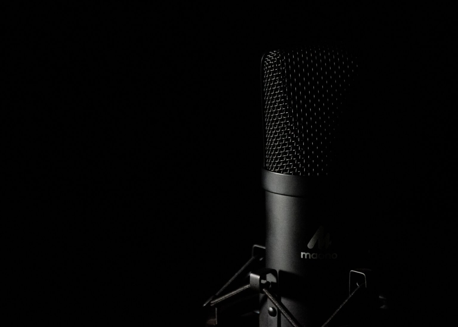 Microphone de studio illustrant les outils de transcription audio en français